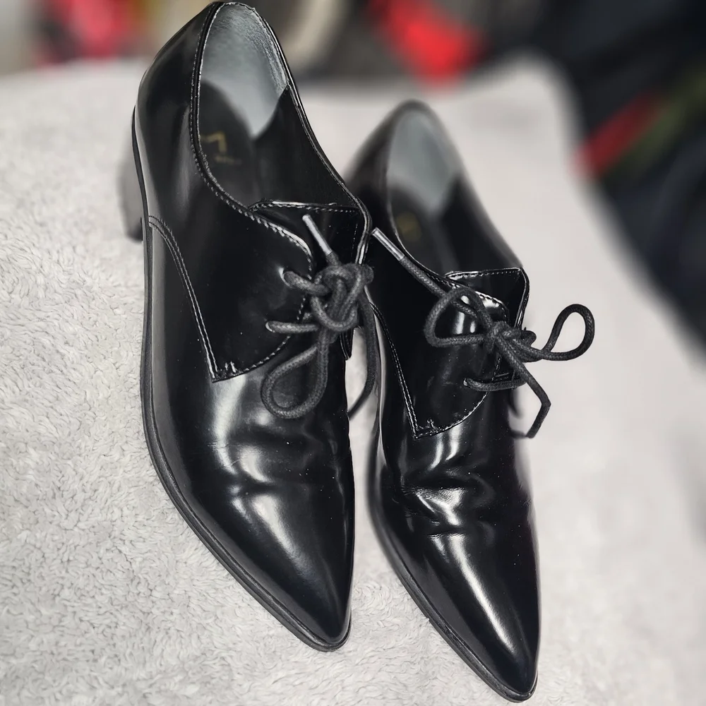 Marc Fisher MLETTA Oxford Shiny Black Lace-Up